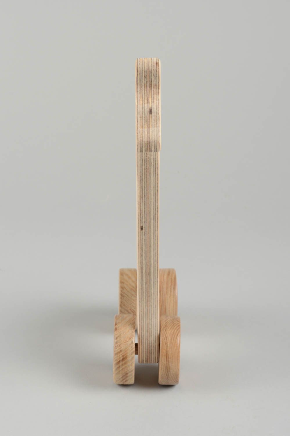 Игрушка ручной работы игрушка из дерева в виде жирафа игрушка каталка небольшая фото 5
