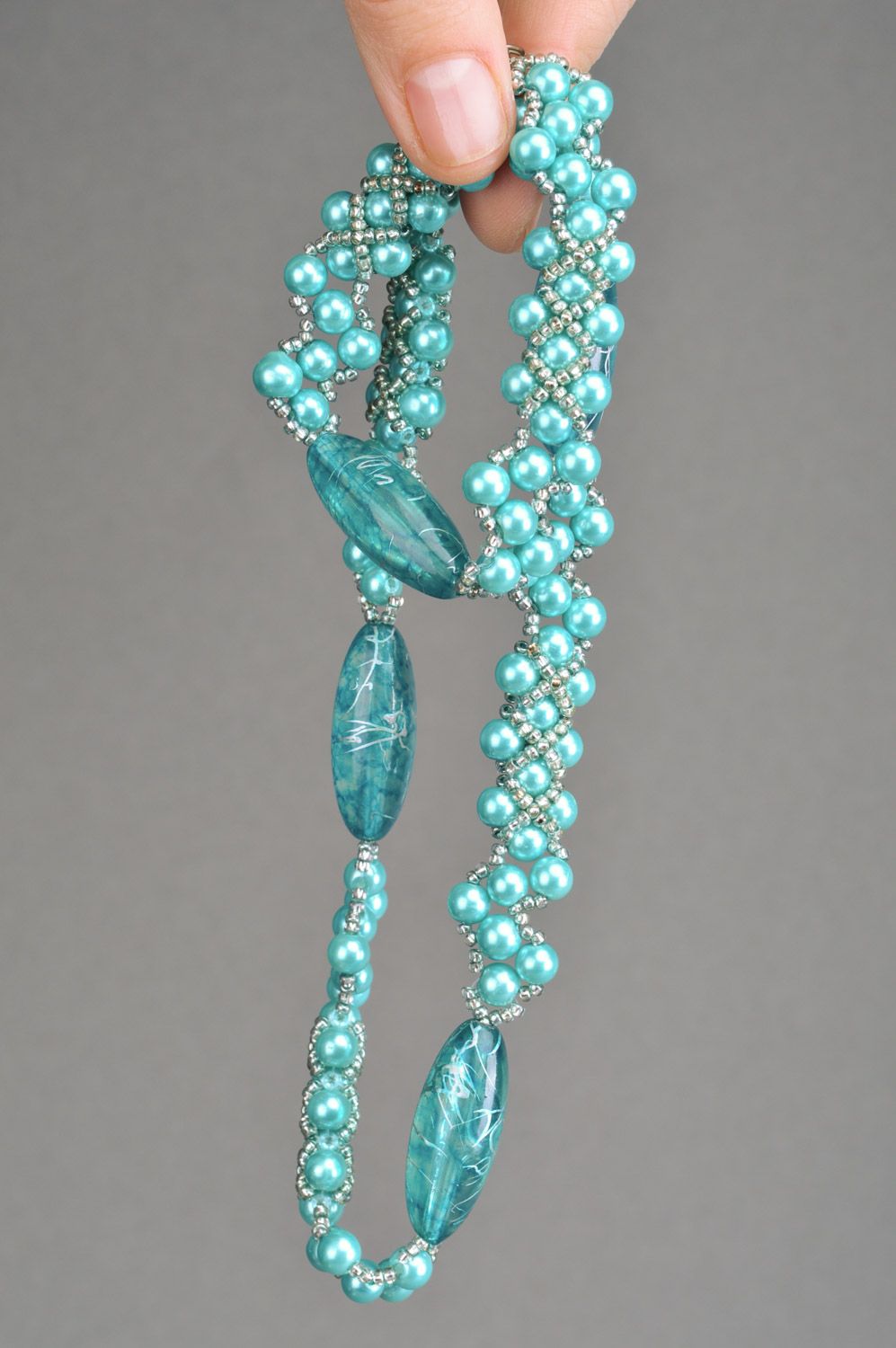 Ожерелье из бисера и бусин плетеное ручной работы женское авторское Айсберг фото 3