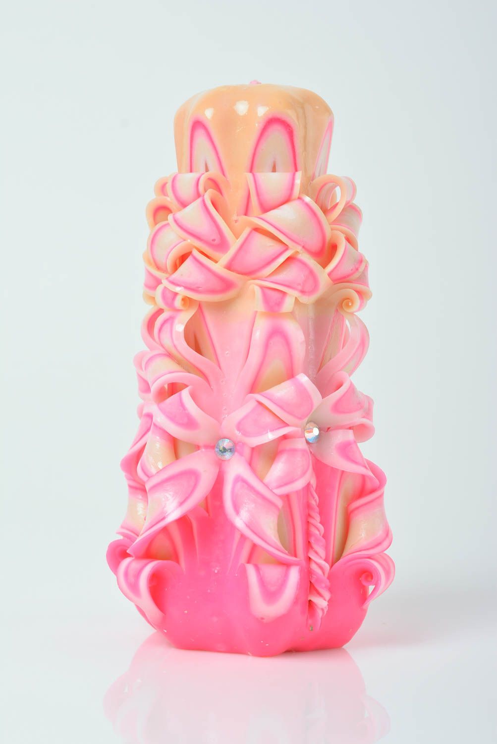 Vela de parafina tallada a mano hermosa rosada elemento decorativo foto 1