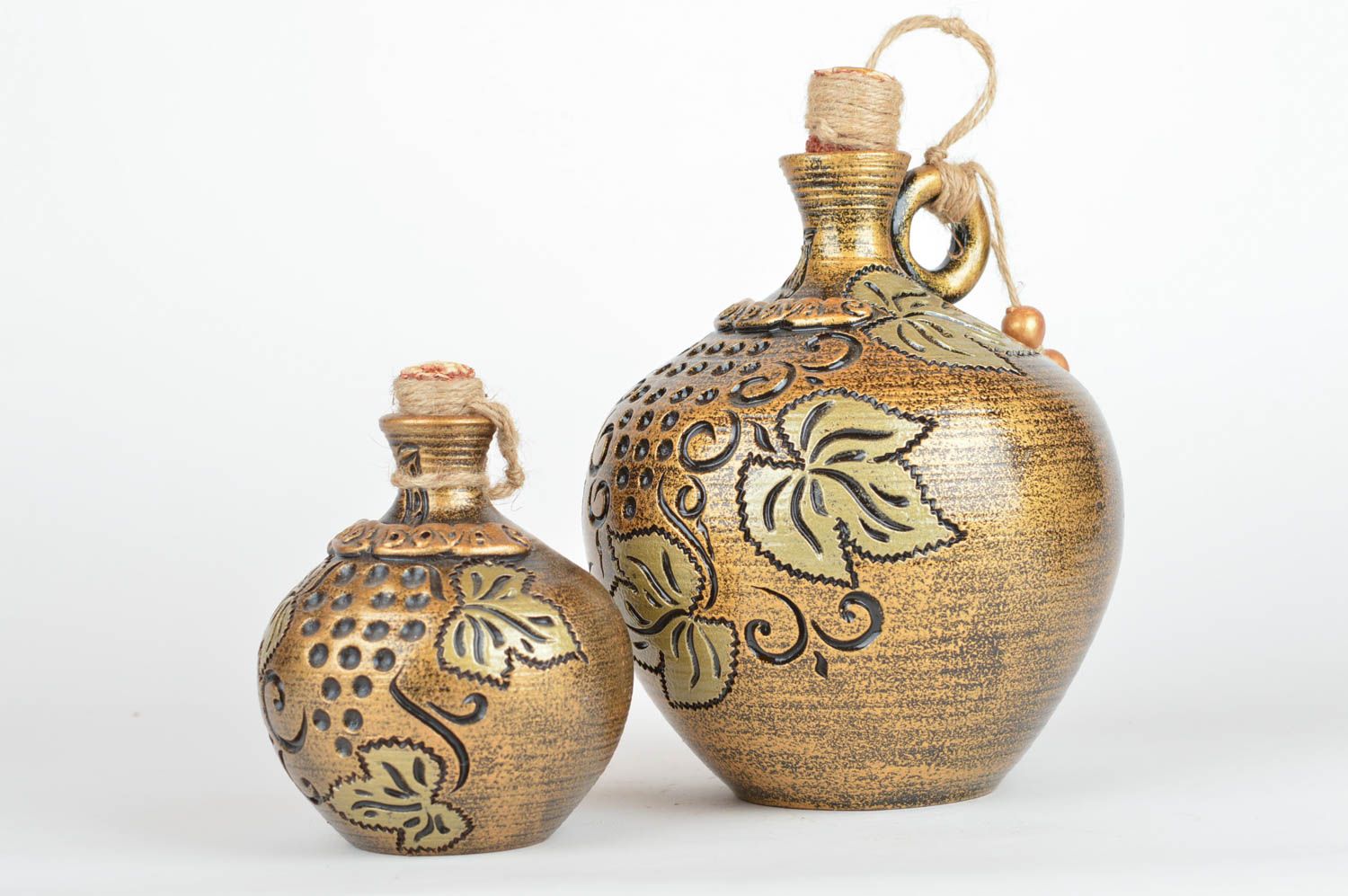 Vase set of two handmade in gold color ball shape ceramic wine carafes with grape ornament 2,6 lb photo 5