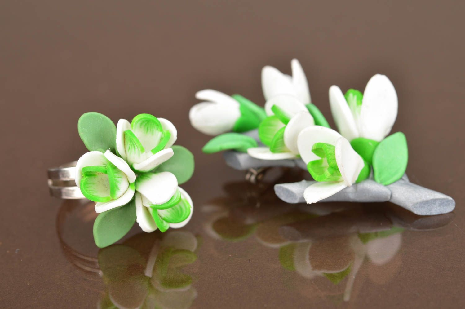 Handmade set of jewelry made of polymer clay ring and brooch with snowdrops photo 3