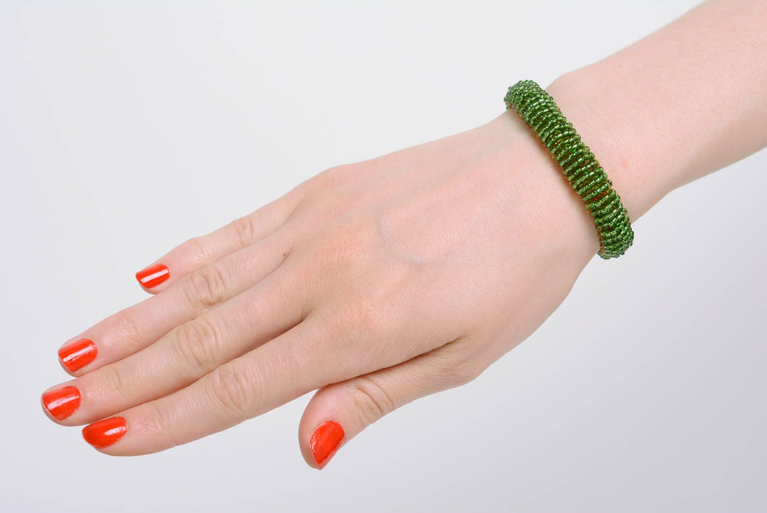 Gelb grünes Armband aus Glasperlen für Alltag handgeschaffen künstlerisch schön foto 4