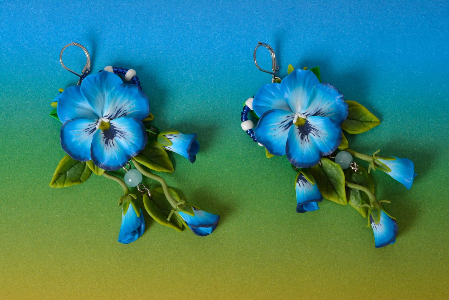 Blumen Ohrringe aus Polymerton mit Anhängern in Blau Künstler handmade für Damen foto 1