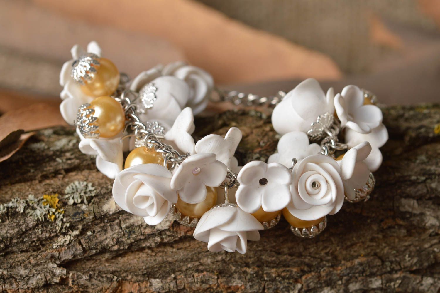 Bracelet fleurs Bijoux fait main en pâte polymère Accessoire femme blanc photo 1