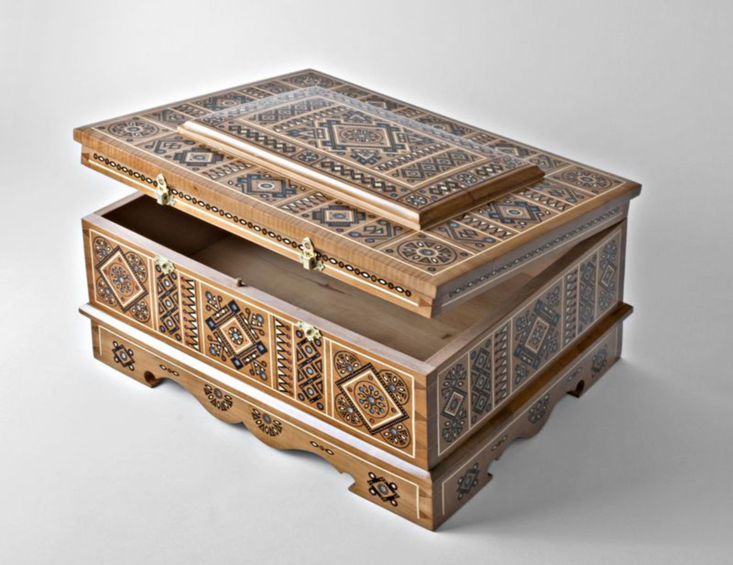 Royal handmade jewelry box Inlaid with metal, beads and wood photo 2
