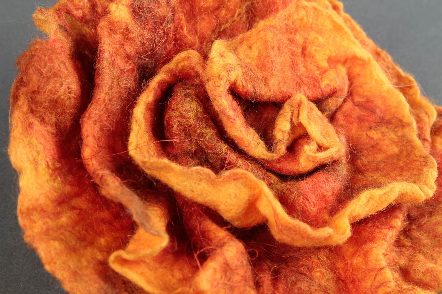 Broche fleur orange Pince cheveux faite main en laine feutrée Cadeau femme photo 4