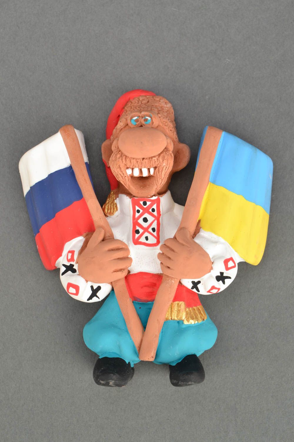 Aimant frigo en céramique fait main original peint Cosaque avec deux drapeaux photo 5
