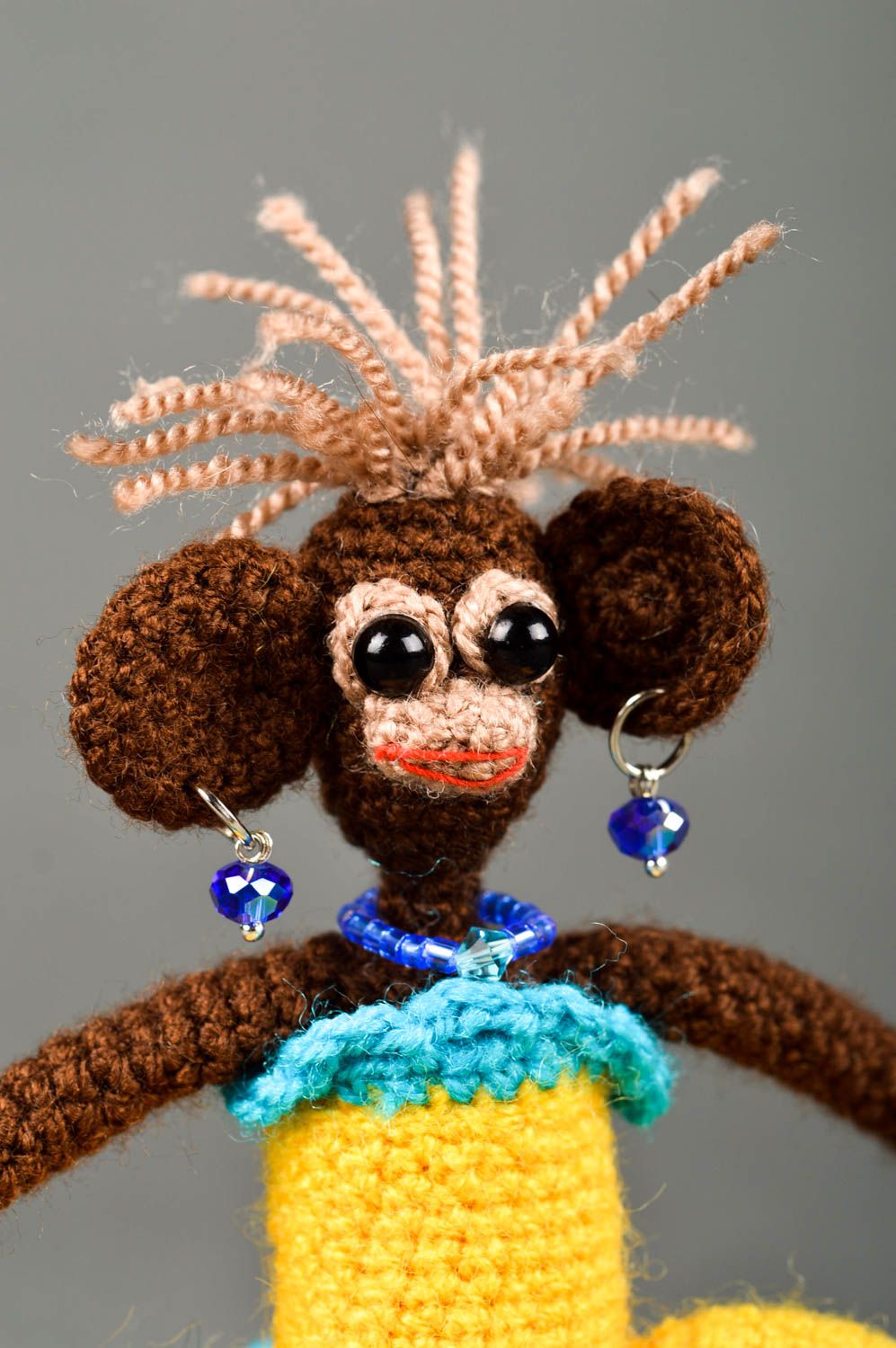 Jouet singe en robe Peluche faite main tricotée au crochet Cadeau pour enfant photo 4
