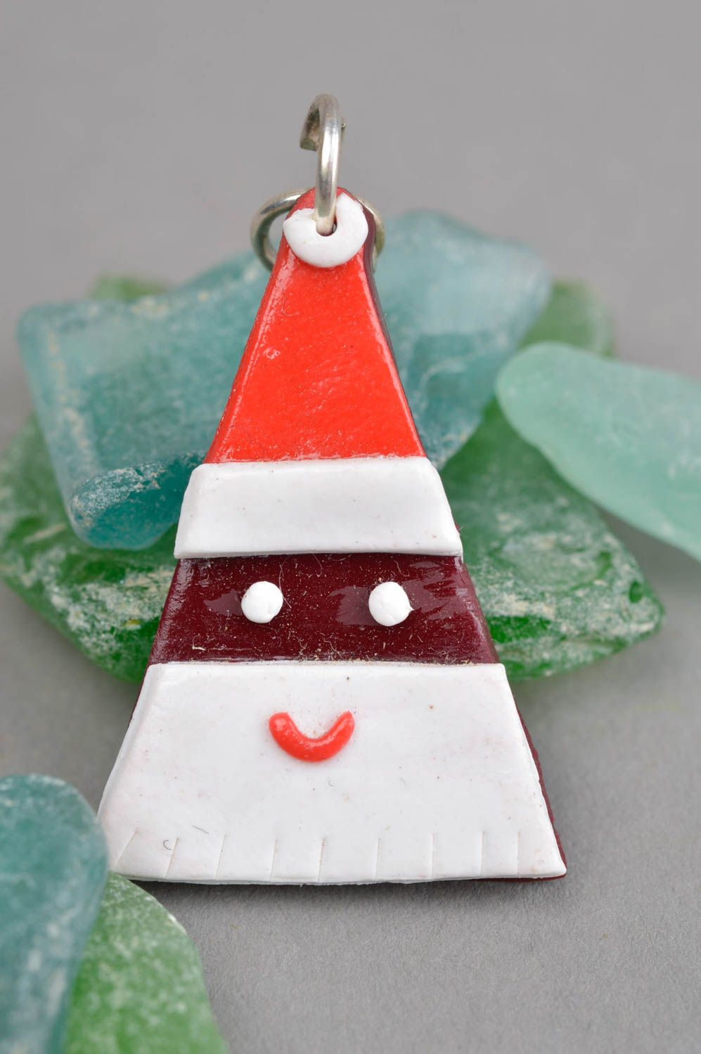 Pendentif triangle Bijou fait main Père Noël en pâte polymère Cadeau pour femme photo 1