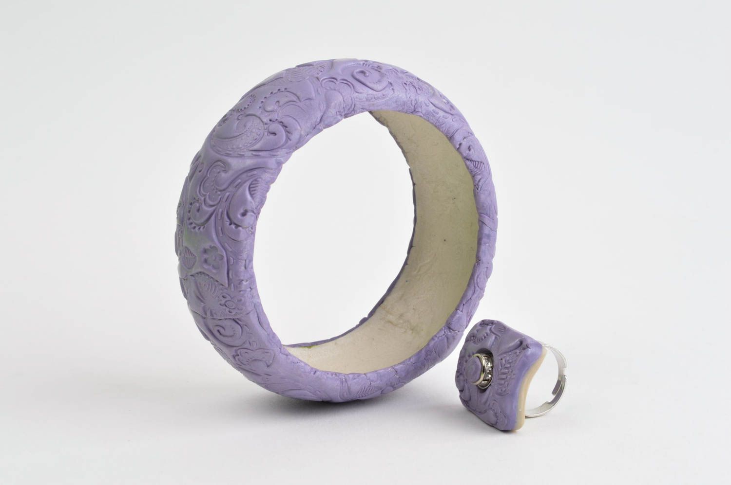 Set de Bijoux Bracelet fait main Bague design en pâte polymère de couleur lilas photo 3