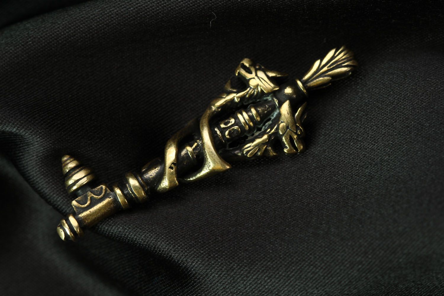 Colgante de bronce Llave con dragones foto 3
