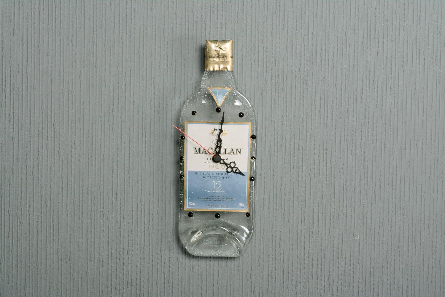 L'orologio di vetro da parete fatto a mano a forma di bottiglia Macallan
 foto 5