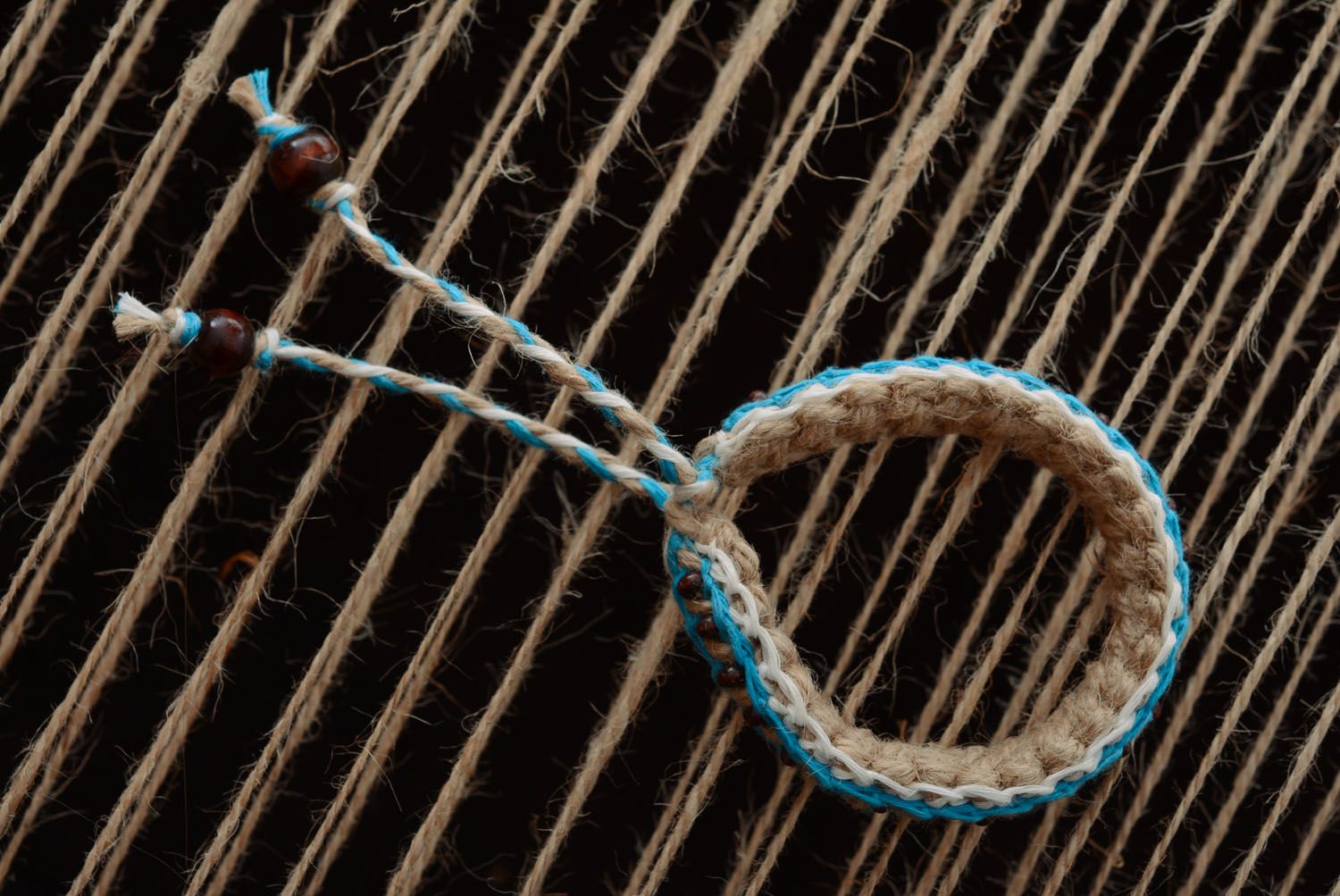 Плетеный браслет в эко-стиле фото 3