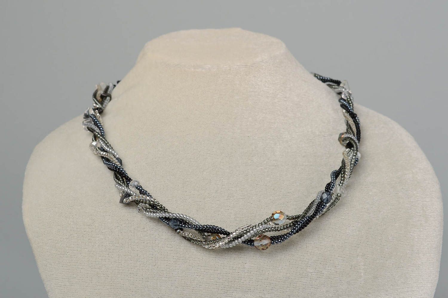 Колье из бисера украшение ручной работы ожерелье из бисера интересное стильное фото 2