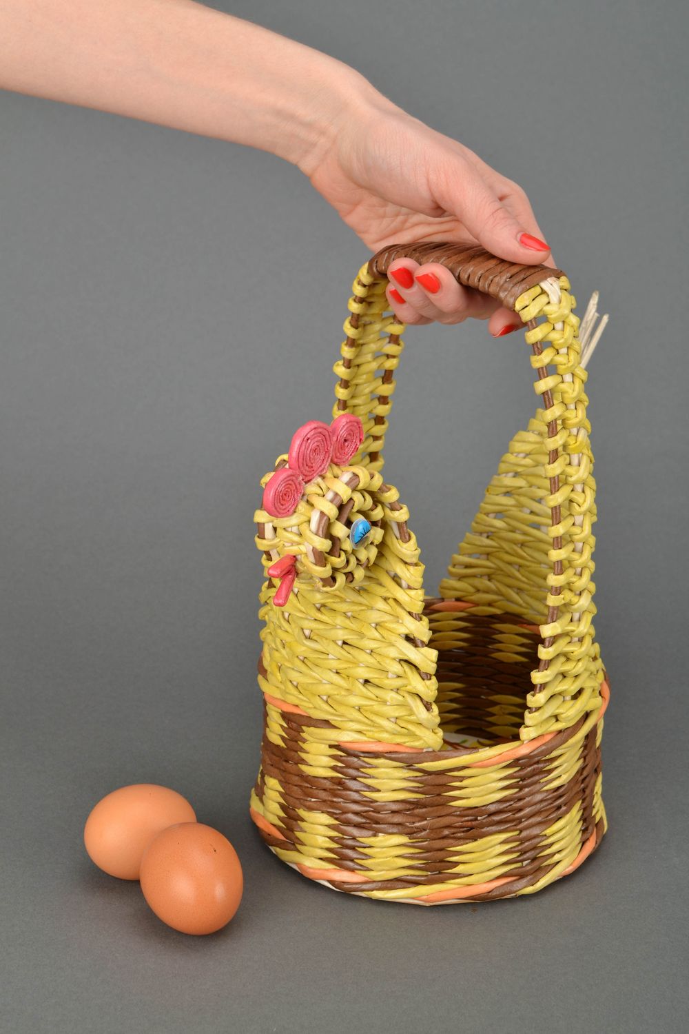 Newspaper Easter basket Chicken photo 2