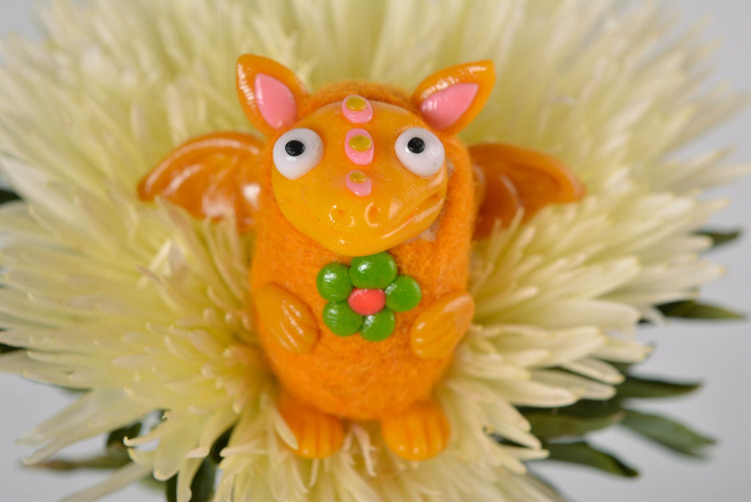 Handmade Kuscheltier Drache in Gelb Geschenke für Kinder Haus Deko gefilzt foto 1