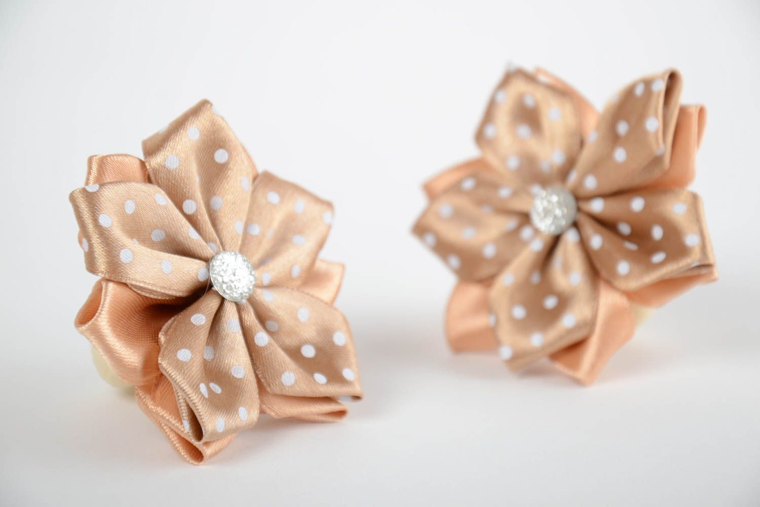 Set of handmade designer satin ribbon children's flower hair ties 2 pieces Beige photo 5