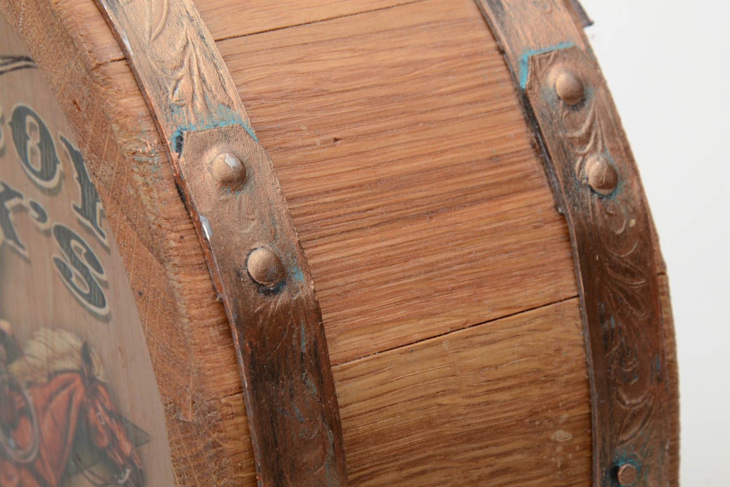 Деревянная фляга для виски из дубовой бочки резная декоративная ручной работы Saloon фото 5