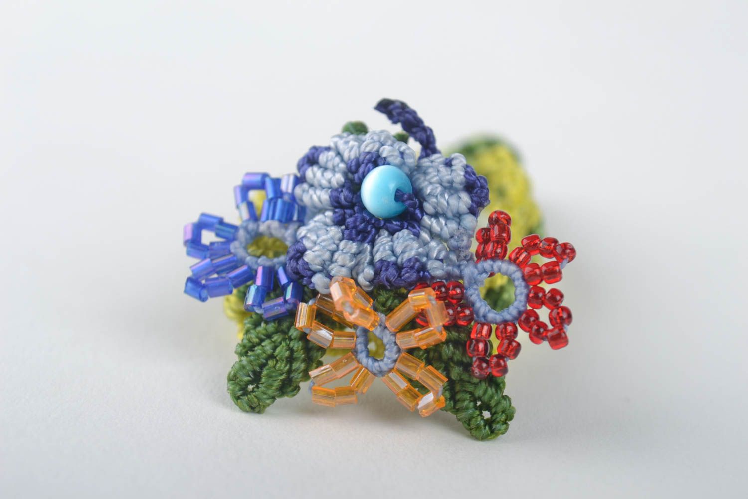 Украшения ручной работы браслет на руку плетеная брошь с цветами красивая фото 2