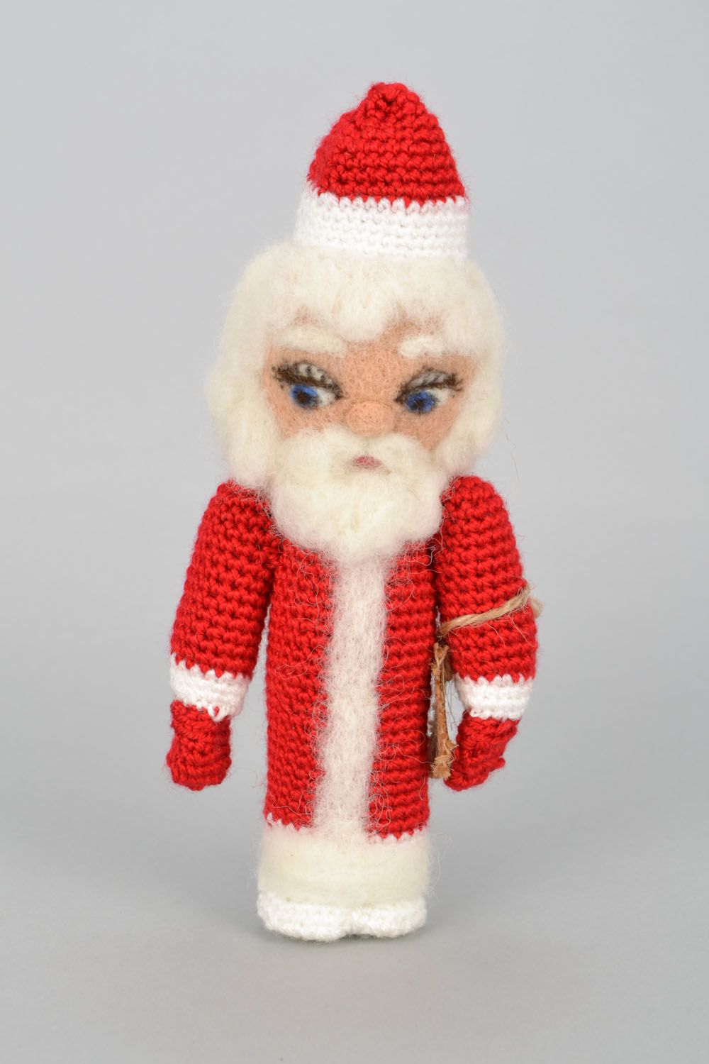 Poupée Père Noël tricotée à la main photo 1