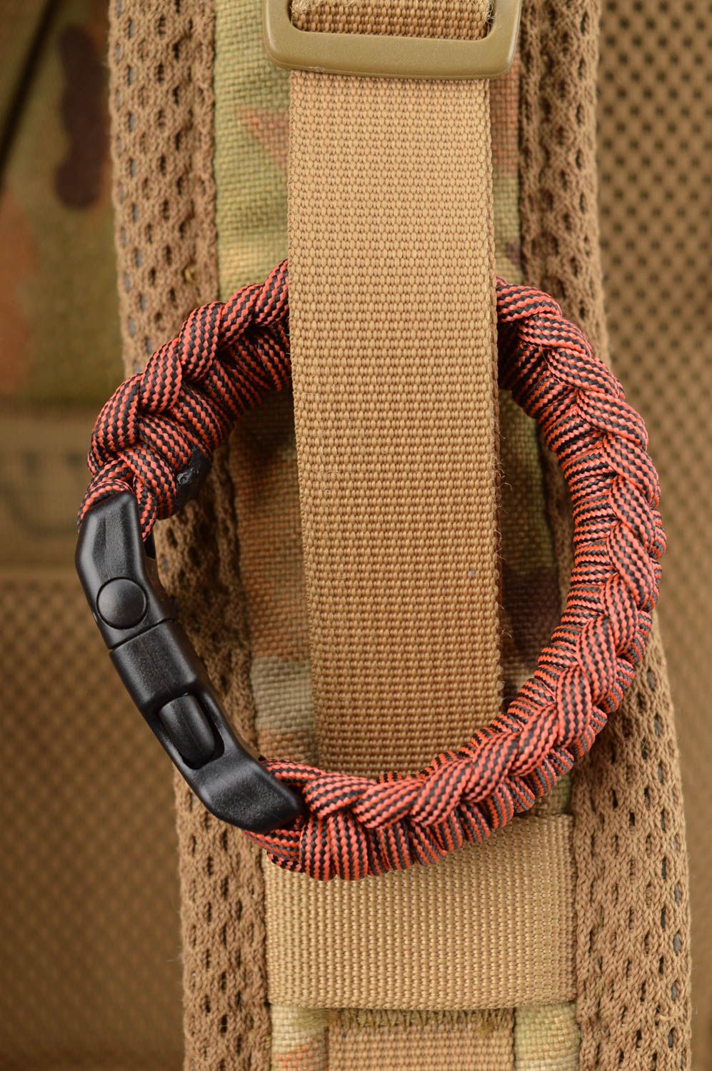 Bracelet en paracorde fait main Bracelet de survie marron Accessoire femme photo 1