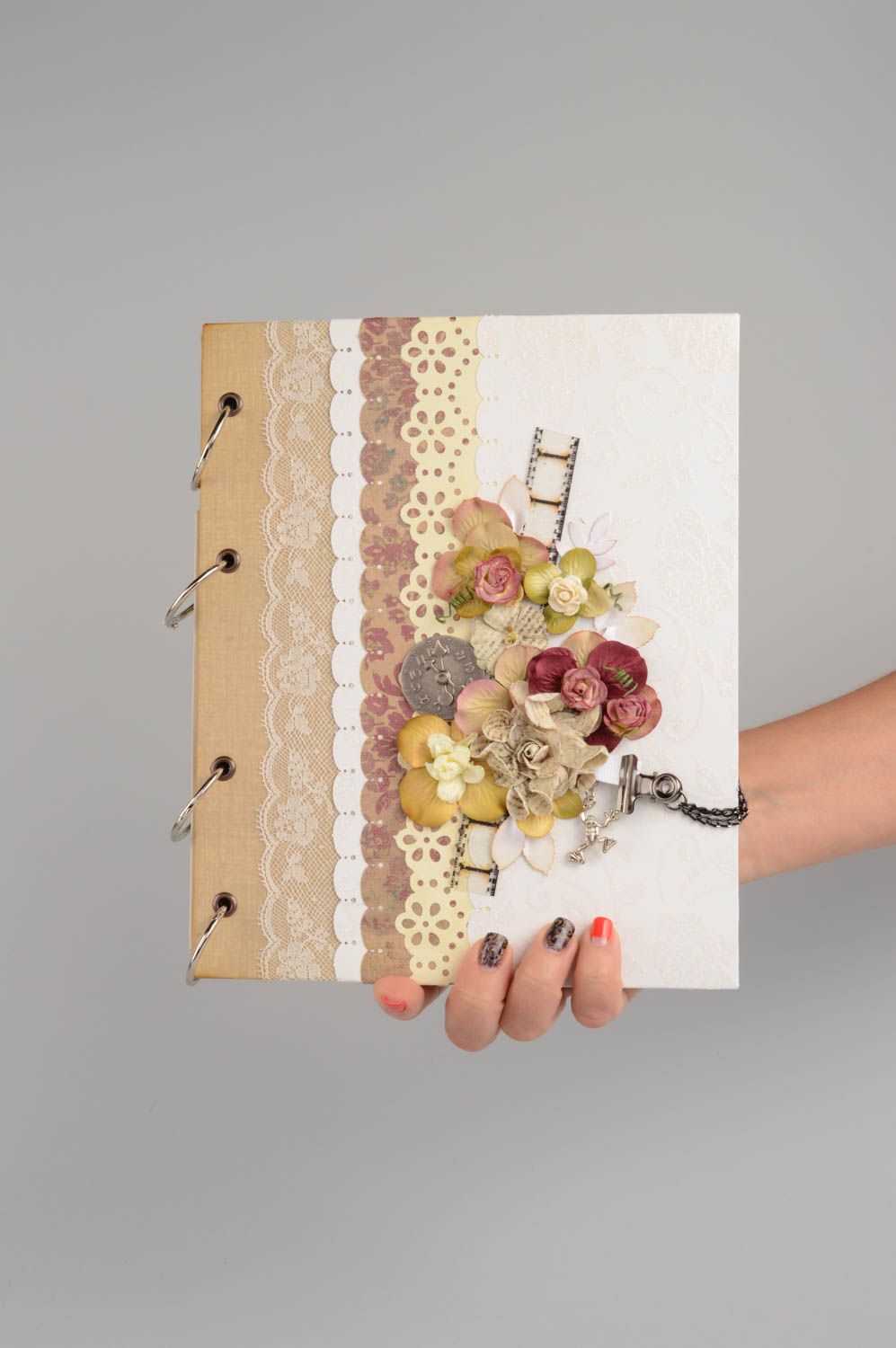 Braunes schönes Gästebuch zur Hochzeit aus Pappe klein handmade mit Blumen  foto 5