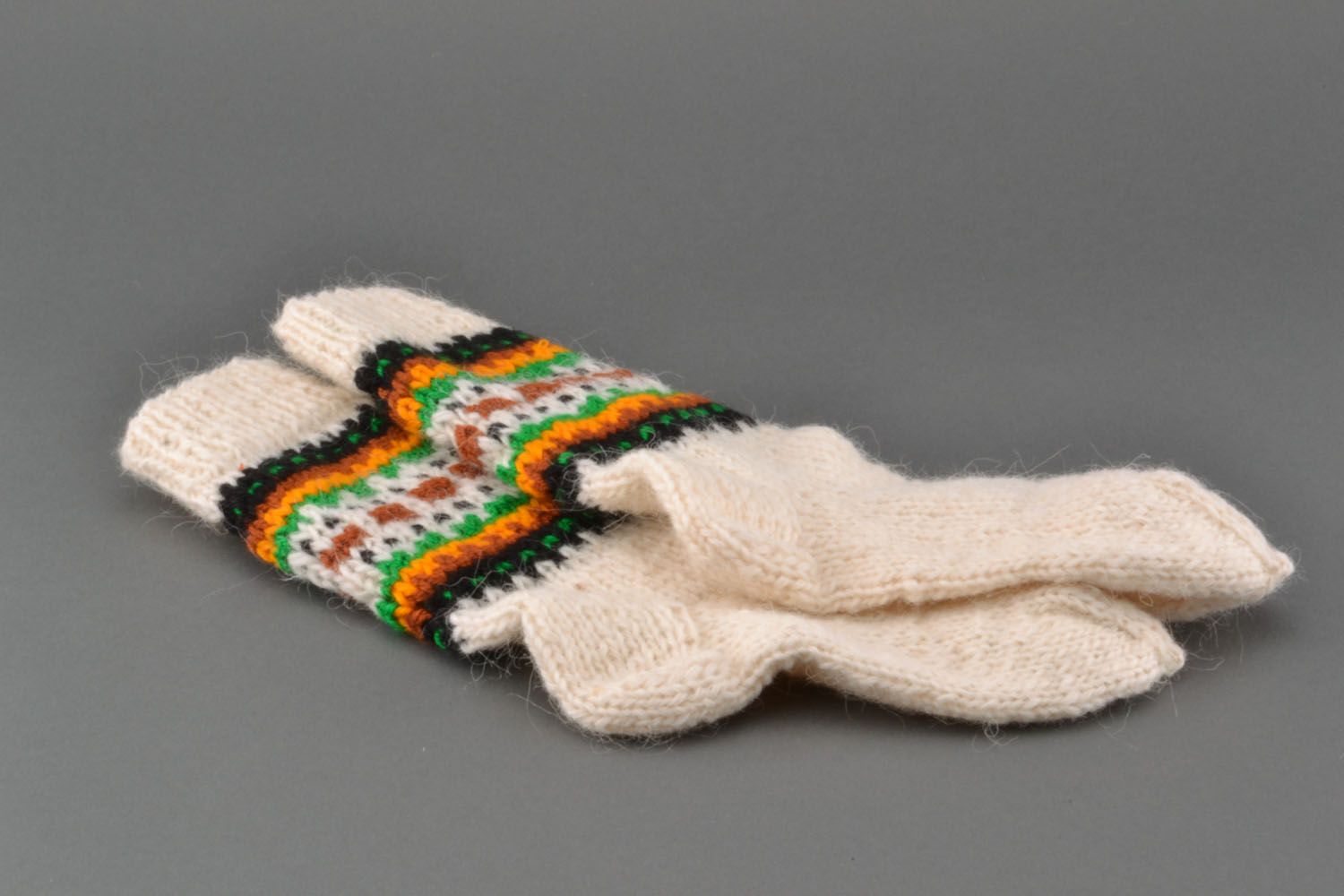 Handmade white woolen socks photo 4