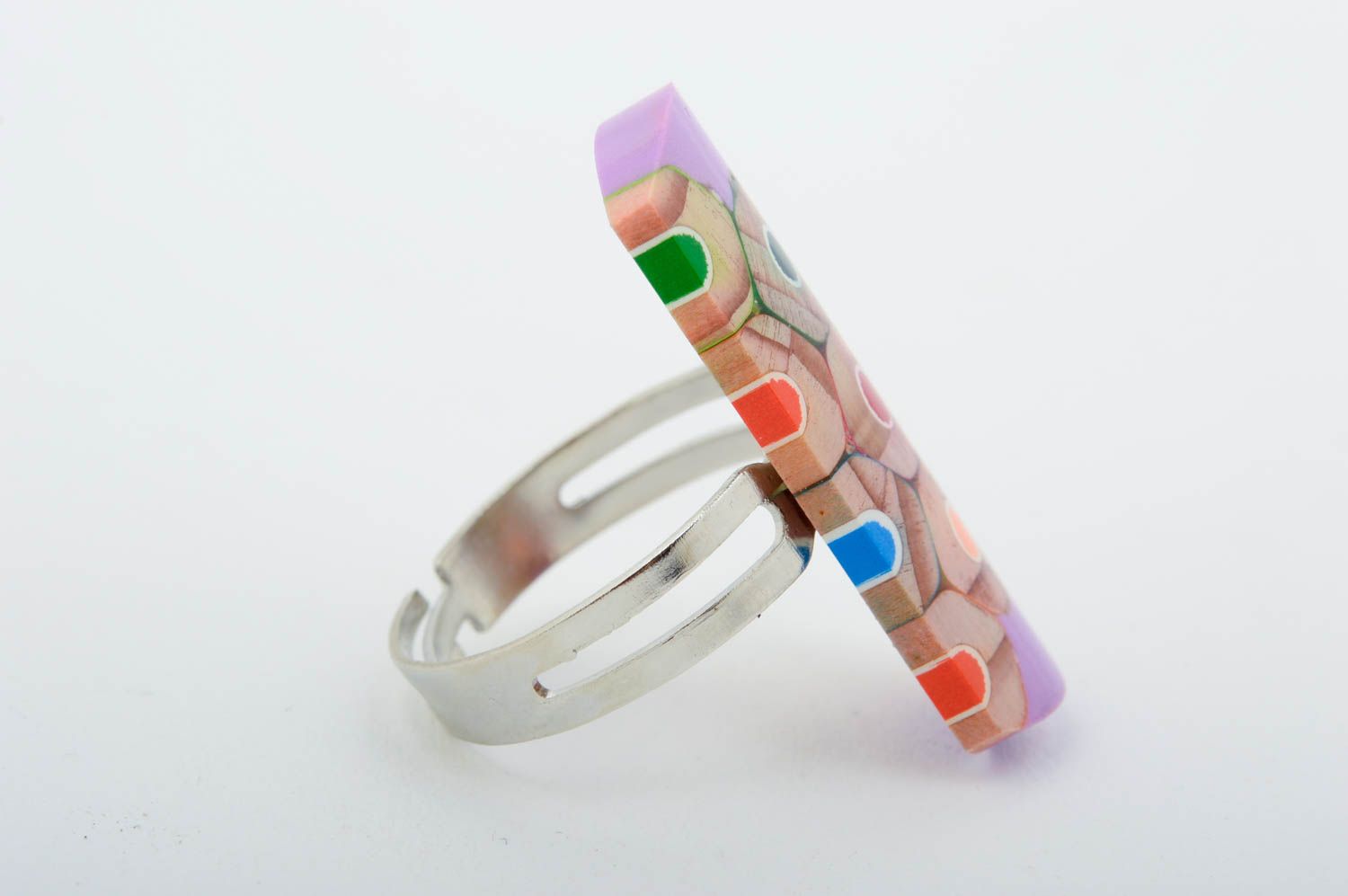 Кольцо из карандашей хенд мейд авторское кольцо яркое необычное кольцо из дерева фото 4