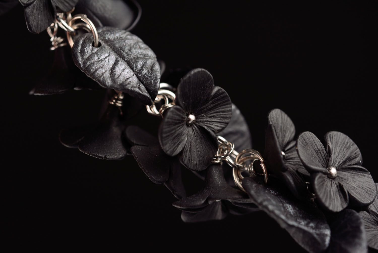 Schwarzes Armband mit Blumen aus Polymerton foto 5