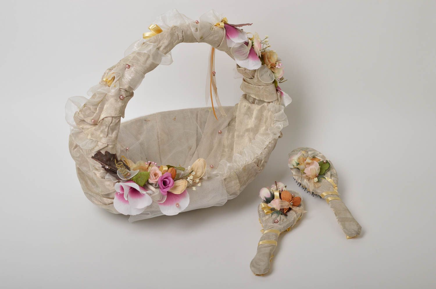 Handmade wedding accessories set flower basket hair brush hand mirror ideas photo 5