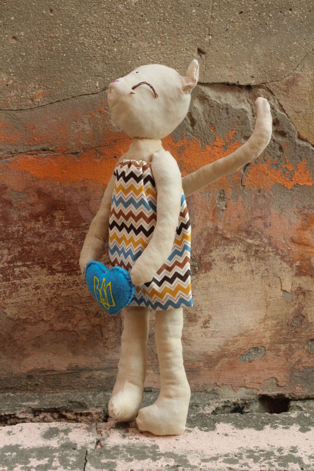 Brinquedo macio artesanal feito de têxtil Gato ucraniano foto 2