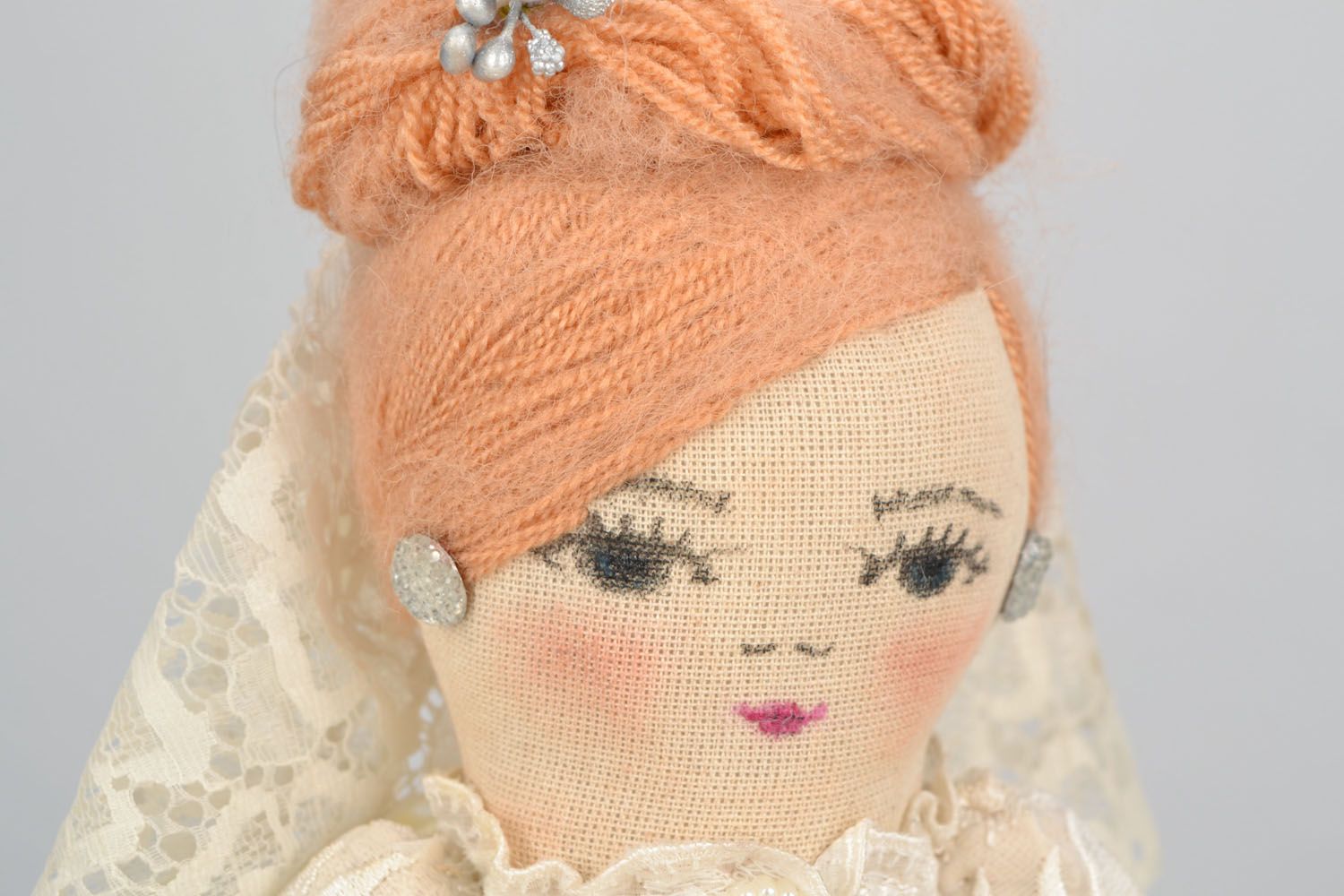 Мягкая интерьерная кукла Невеста фото 4