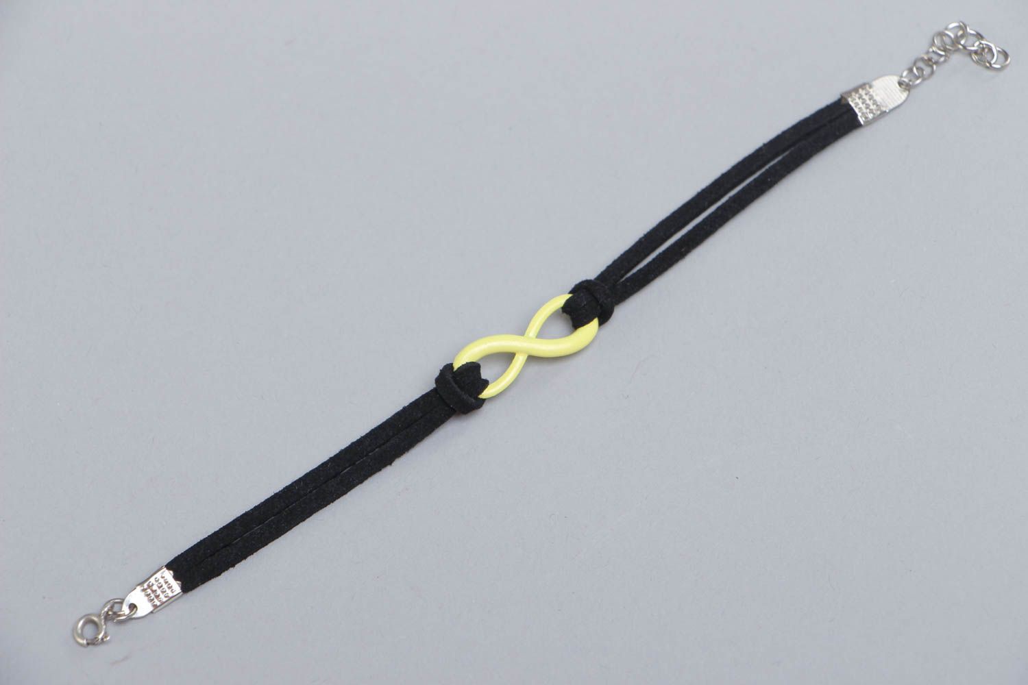 Bracelet en daim et plastique mince noir avec symbole infini fait main original photo 3