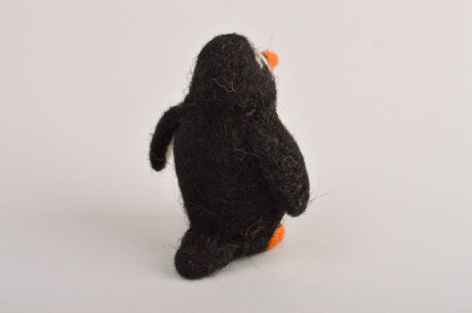 Peluche pingouin Jouet fait main en laine feutrée original Cadeau pour enfant photo 4