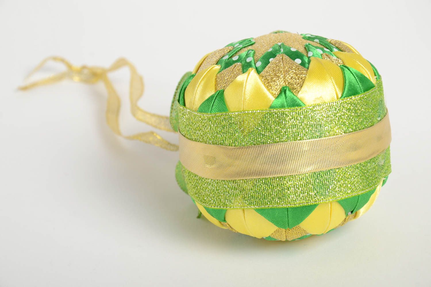 Елочная игрушка ручной работы украшение к Новому году зеленый елочный шар фото 3