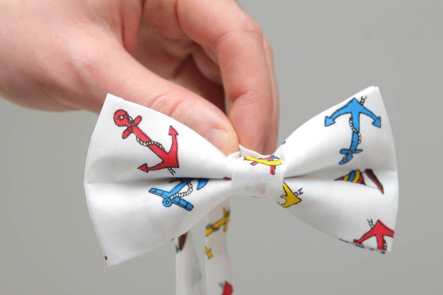 White fabric bow tie with anchors pattern photo 4