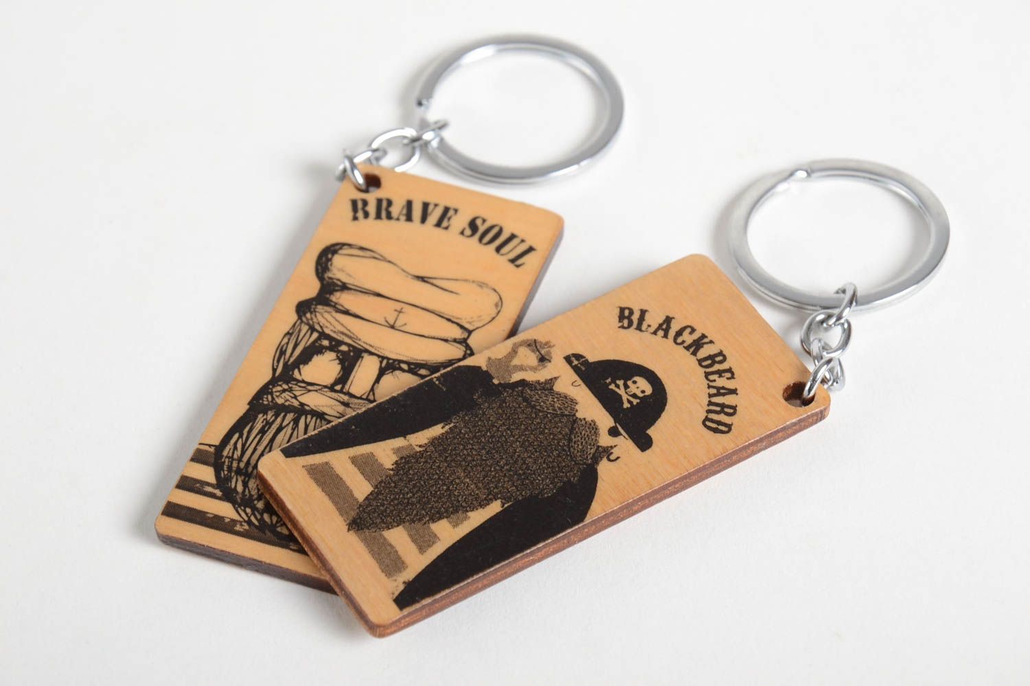 Porte-clés en bois faits main avec pirates 2 pièces Accessoires design photo 2