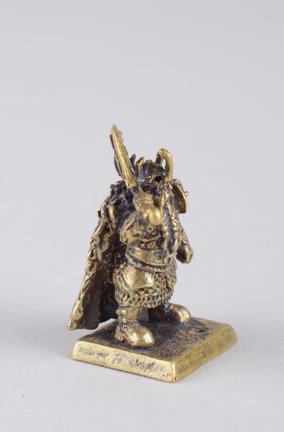Figura de metal hecha a mano objeto de decoración souvenir original bonito foto 9