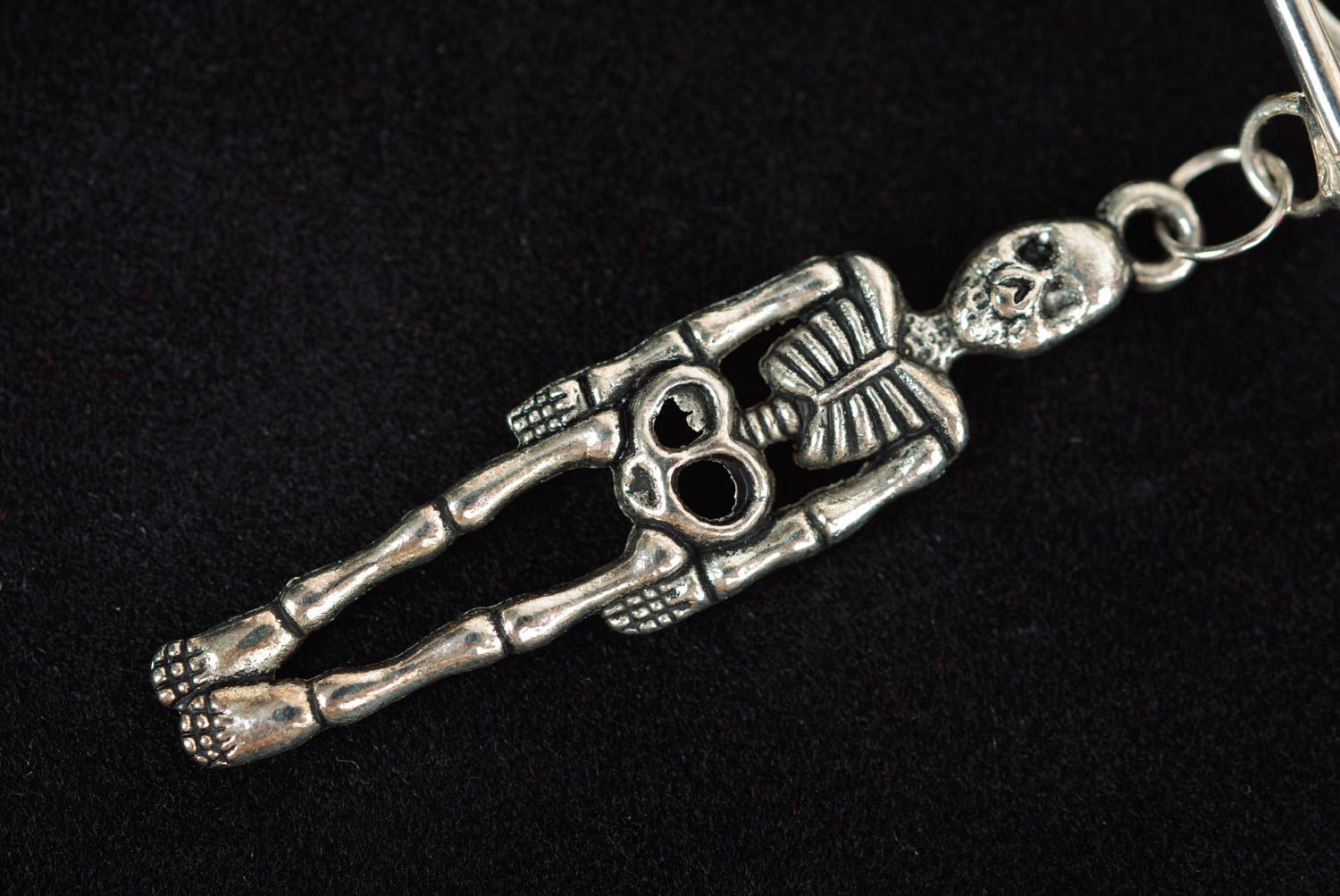 Broche épingle avec breloques Bijou fait main camée squelette crâne Cadeau femme photo 4