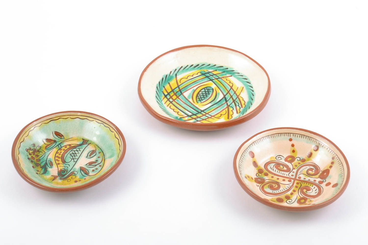 Handgetöpferte dekorative Teller aus Ton mit Bemalung klein glasiert Set 3 Stück foto 2
