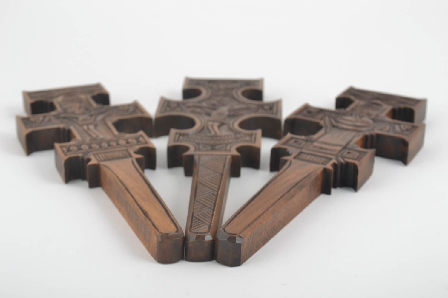 Кресты ручной работы украшения на стену христианские обереги кресты из дерева фото 4