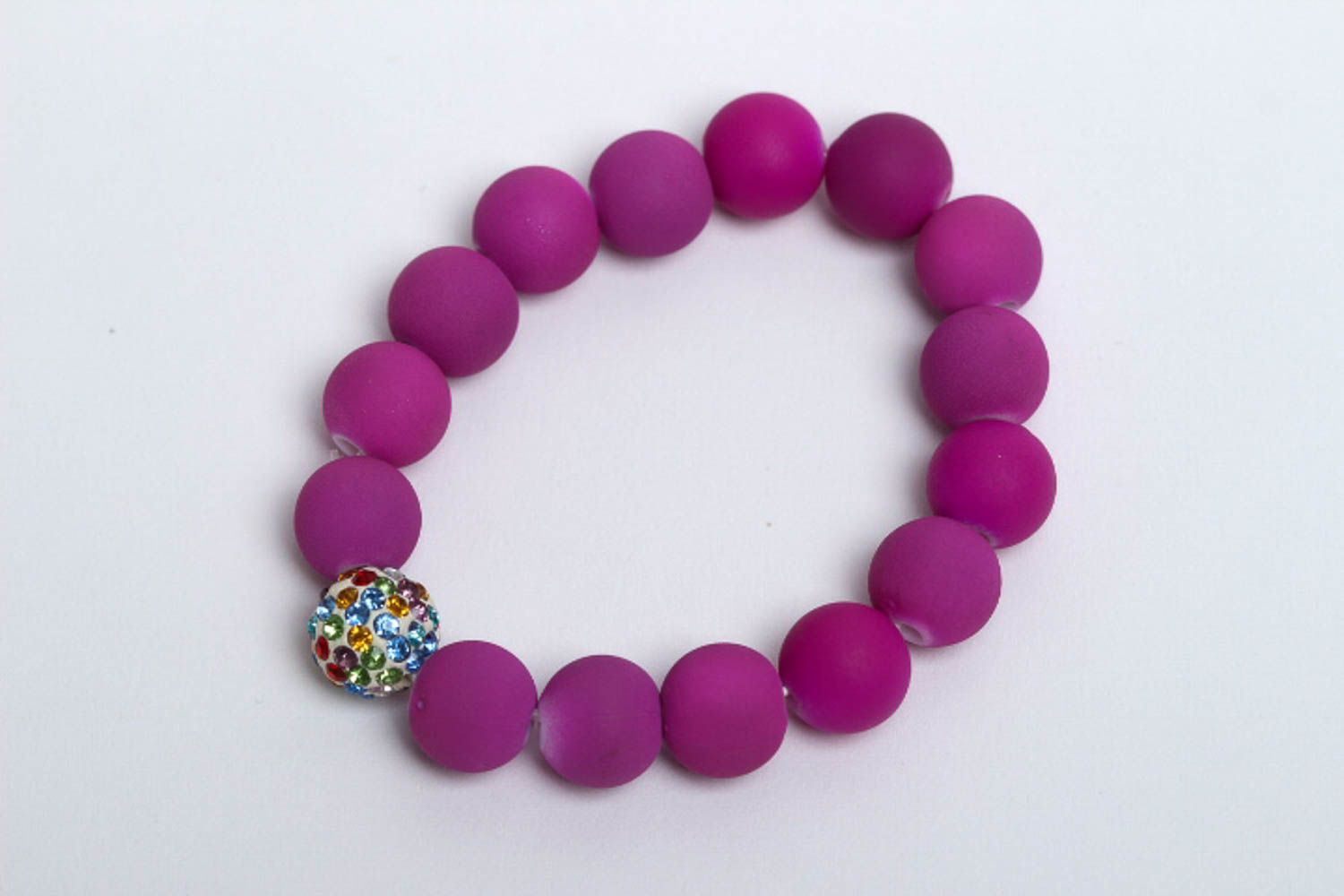 Bracelet tendance Bijou fait main de couleur violette Accessoire femme photo 2