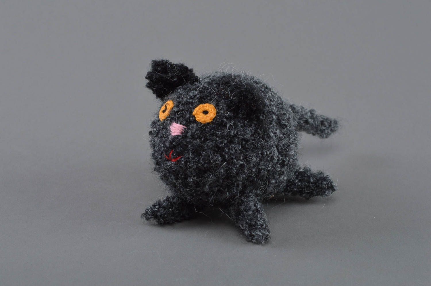 Jouet tricoté au crochet original fait main petit pour enfant Chat noir photo 1