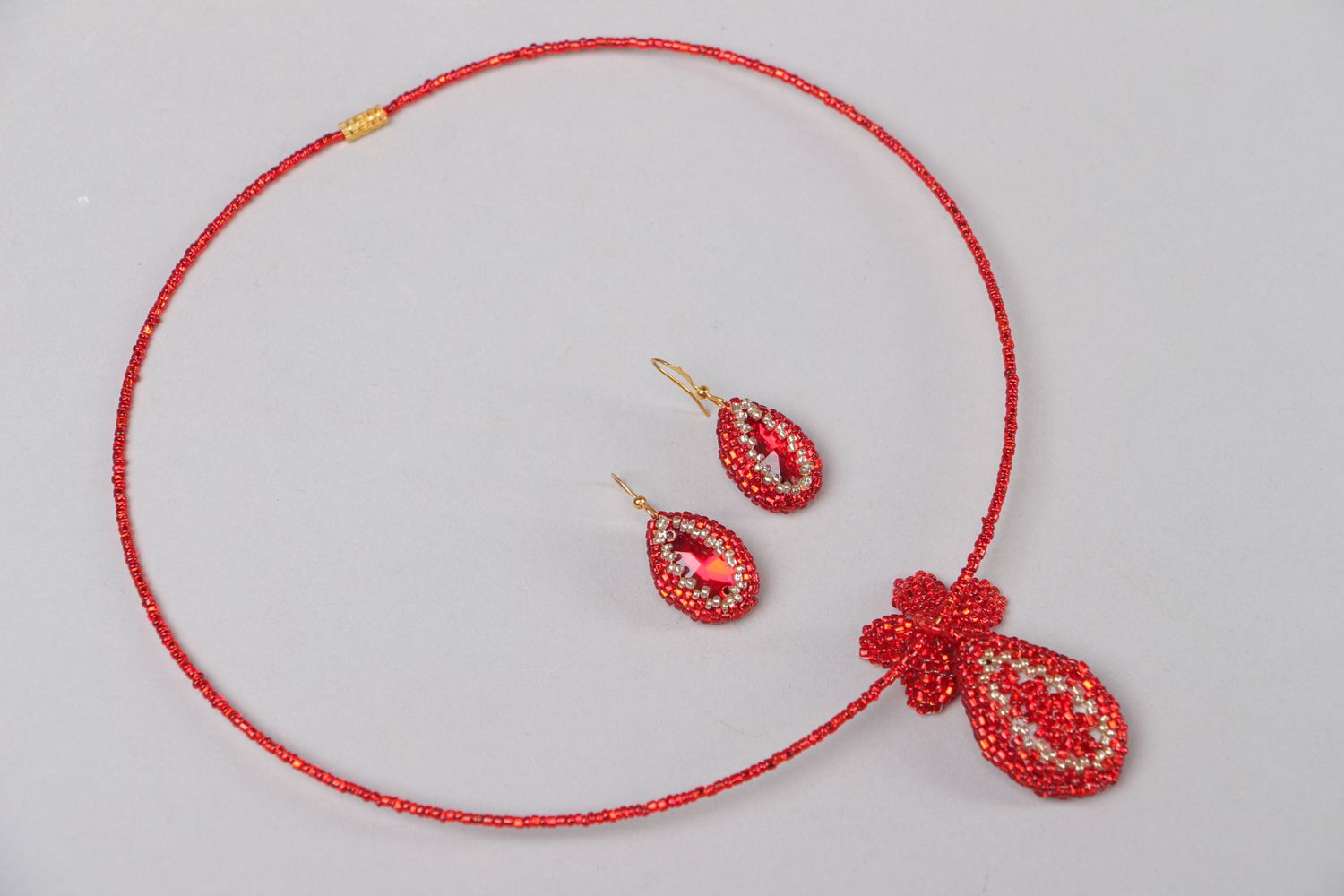 Red evening jewelry set with beads and rivoli photo 1