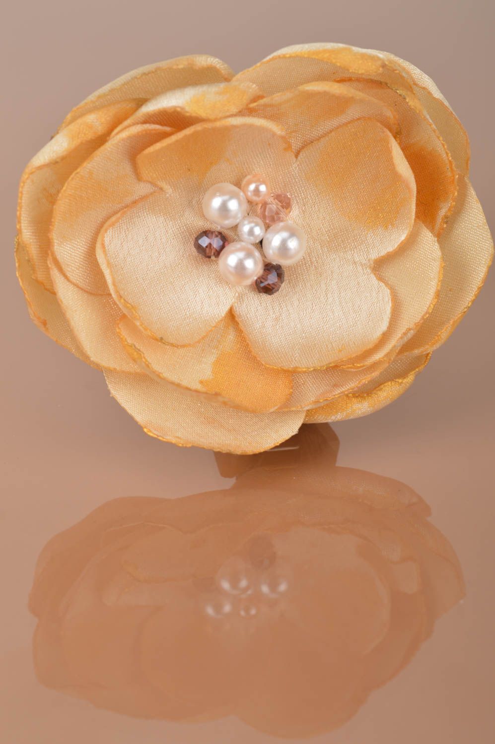 Barrette à cheveux fleur beige avec perles fantaisie faite main accessoire photo 2