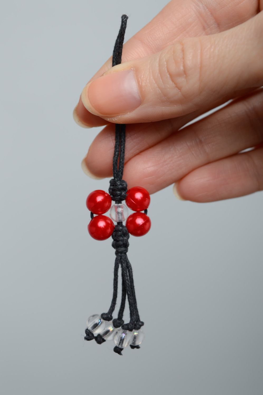Porte-clefs en macramé tressé lacet noir avec perles fantaisie fait main photo 3