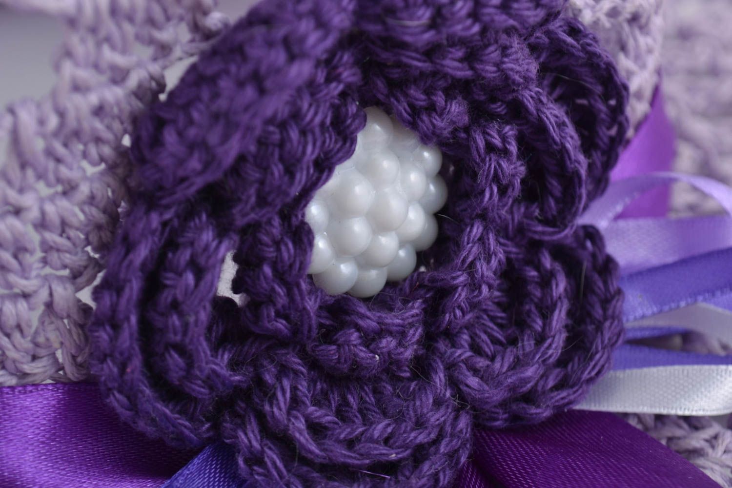 Хлопковая шляпа вязаная крючком ажурная с фиолетовым цветком ручной работы фото 2