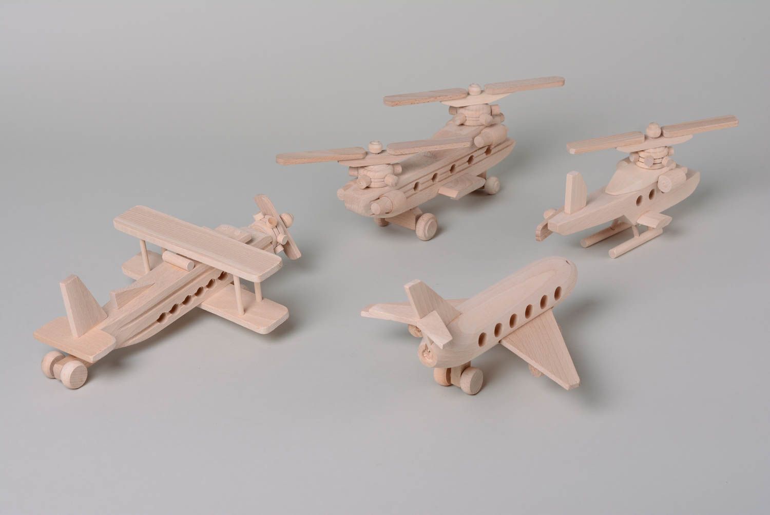 Set de jouets écologiques en bois avions hélicoptères 4 pièces faits main photo 4