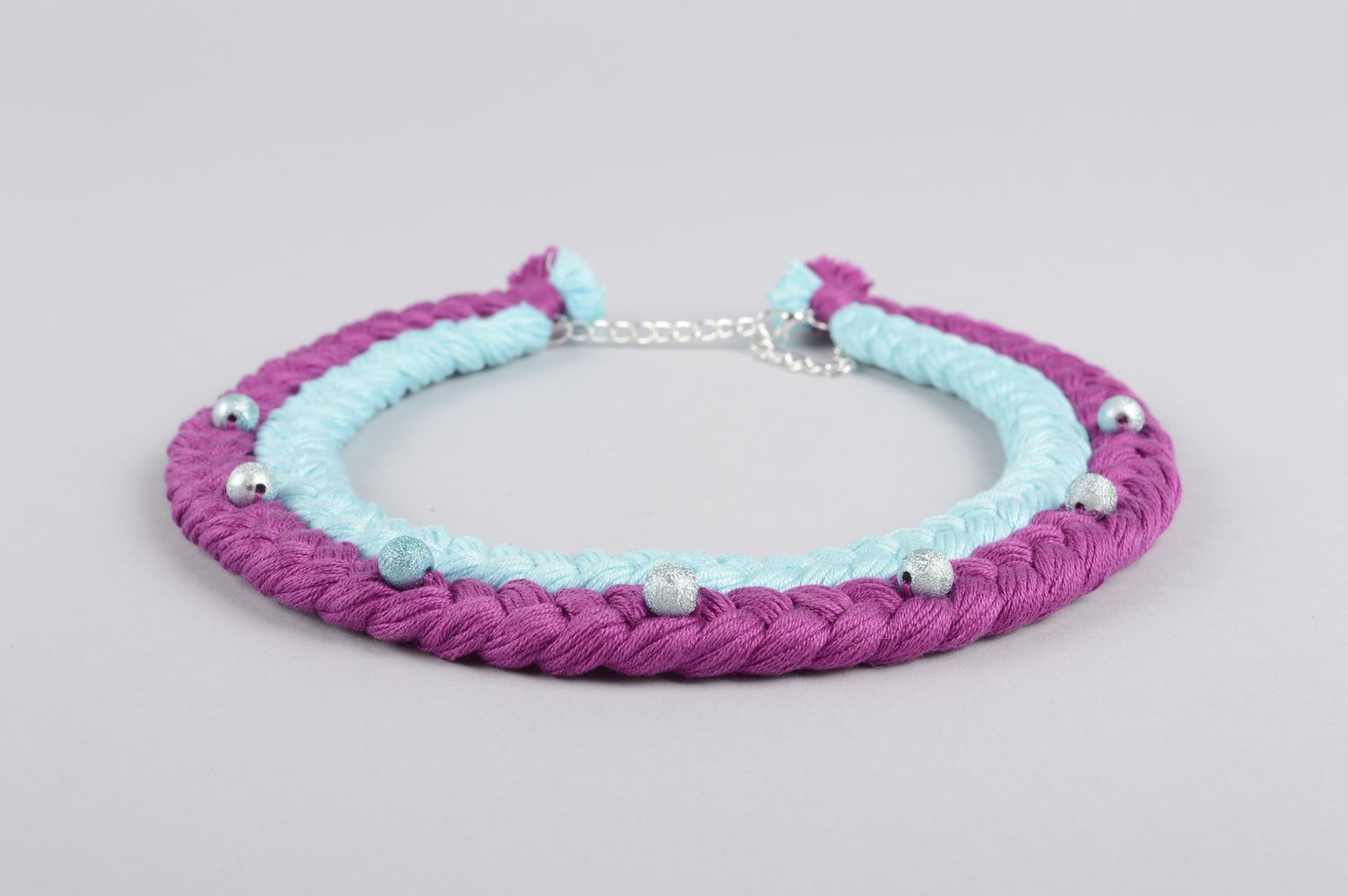 Collier textile Bijou fait main couleurs violette et bleu ciel Cadeau original photo 2