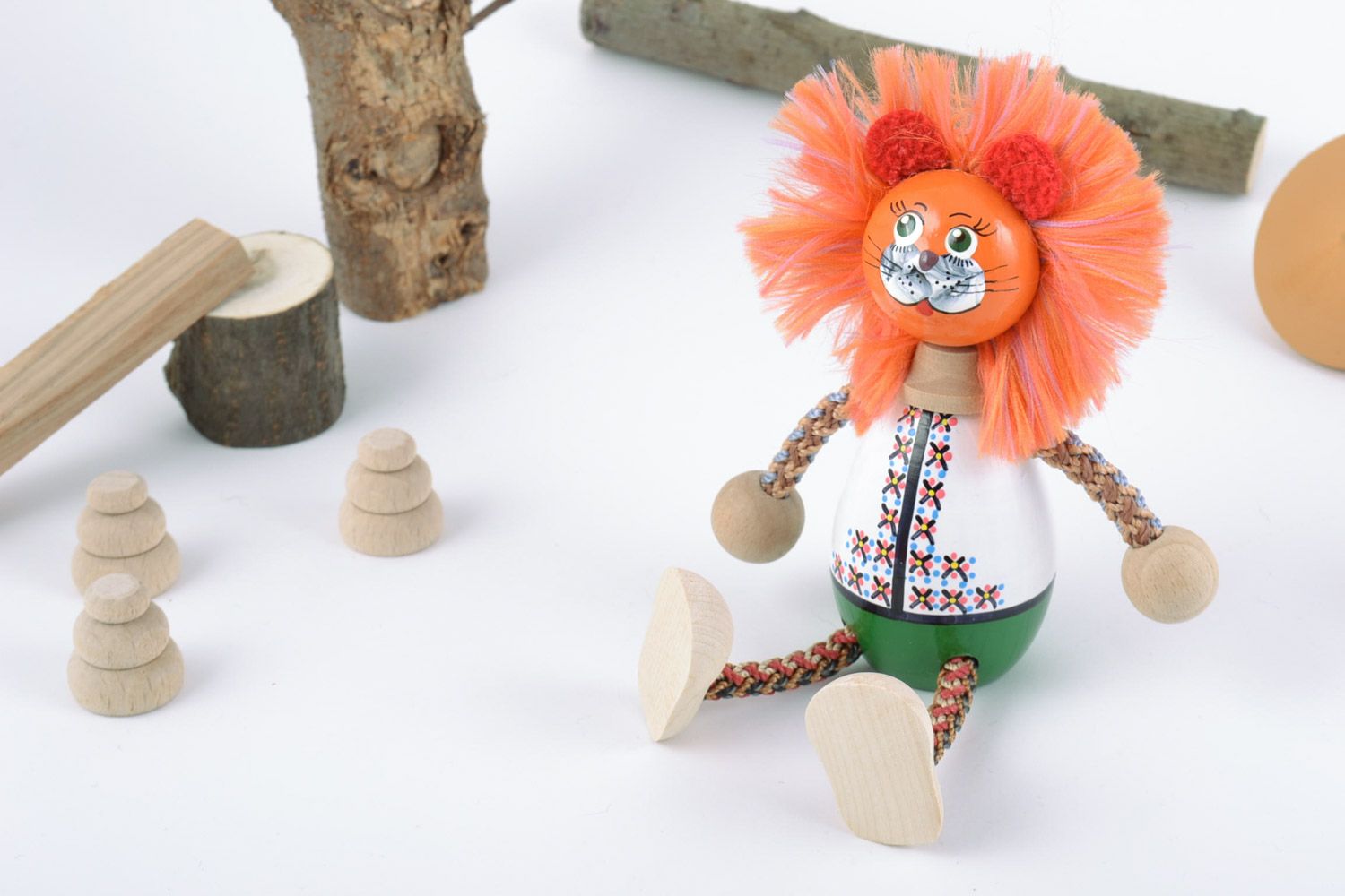 Öko Holz Spielzeug Löwe Handarbeit originell bemalt und lackiert foto 1